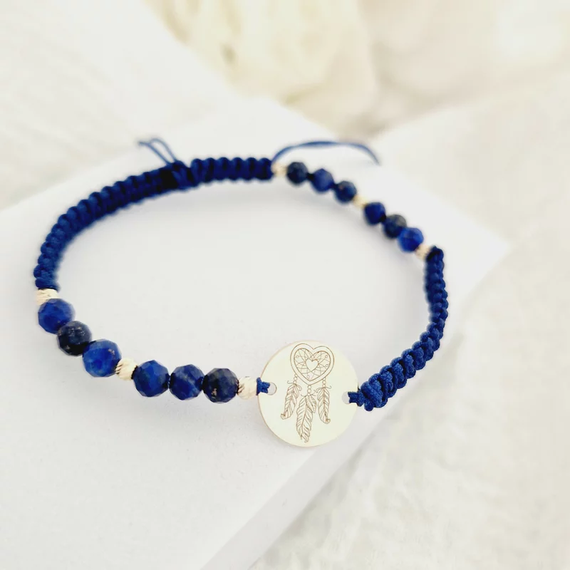 ÉLETERŐ Karkötő - Álomfogó - 14K Sárga Arany érmével és gömbökkel 2.5 mm - fazettált Lapis Lazuli ásvány gyöngyökkel - állítható kék zsinór
