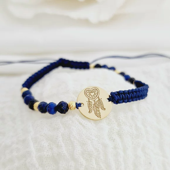 ÉLETERŐ Karkötő - Álomfogó - 18K Sárga Aranyozott 925 Ezüst érmével és gömbökkel 2.5 mm - fazettált Lapis Lazuli ásvány gyöngyökkel - állítható kék zsinór