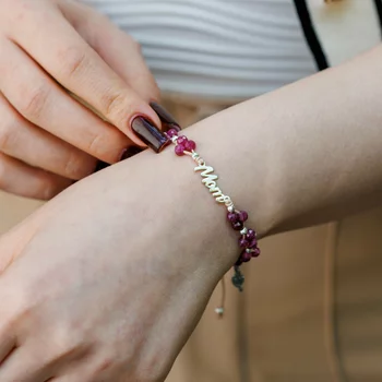 ÉLETERŐ Karkötő - Anyai Kötelék - MOM, pillangó charm és Sárga Aranyozott 925 Sterling Ezüst gömbök, - Fazettált Rubin ásvány gyöngyök - nude zsinór
