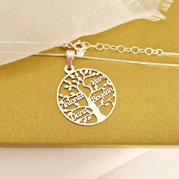 Életfa Nyaklánc - Személyre Szabott Nevekkel -  925 Sterling Ezüst - Körkapocs