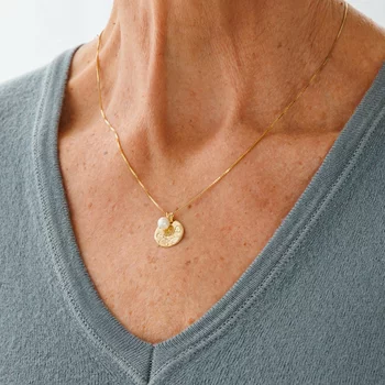 Nyaklánc gyöngycseppel és fotógravírozással – Megörökített elegancia – 18K arannyal bevont 925-ös ezüst