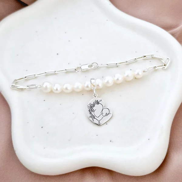 Ezüst Karkötő – Anyai Szeretet Gyöngyök - Téglalap Szemű Lánc, Gravírozott Szív és Gyöngyök – 925-ös Ezüst