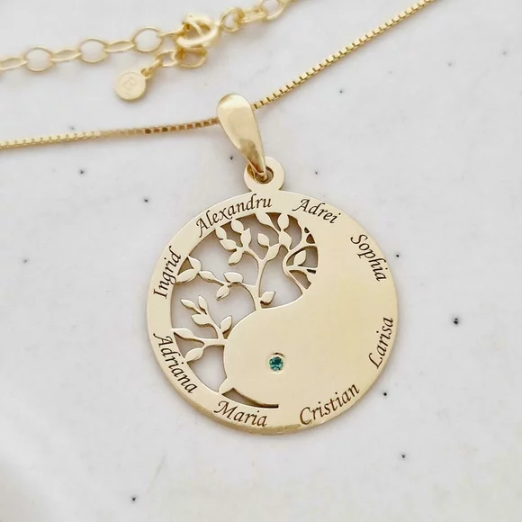 Ezüst Yin & Yang Nyaklánc 18K Sárga Arany bevonattal - Személyre szabható 8 Névvel - Smaragd díszítéssel
