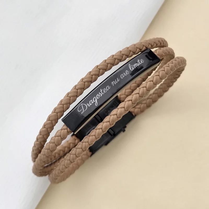 Férfi Karkötő - Gravírozott Fekete Rozsdamentes Acél Lemez – Háromrétegű Barna Bőr - Klipsz