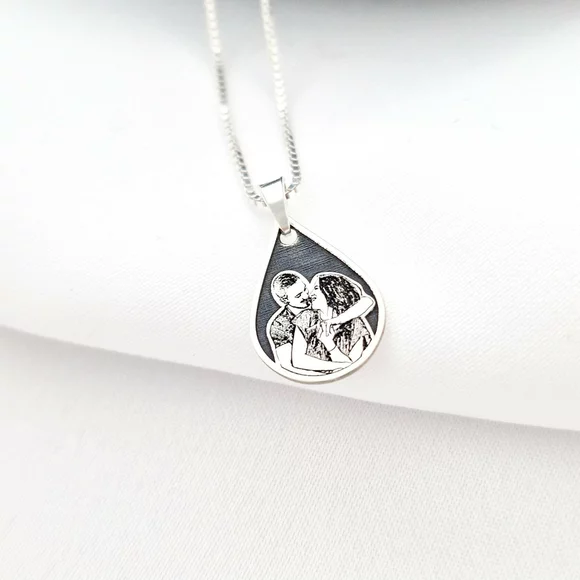 Gravírozott Fénykép Nyaklánc - Egy Csepp Emlék - Dombormű Gravírozás - 925 Sterling Ezüst