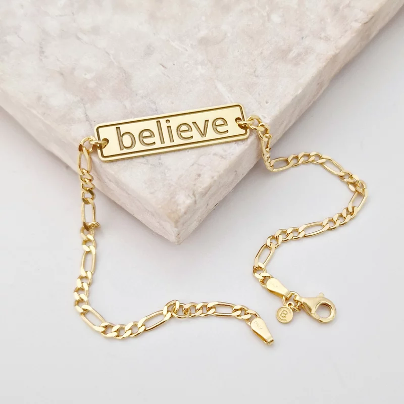 Gravírozott Lemez Karkötő – BELIEVE  - 18K Sárga Arannyal bevont 925-ös Ezüst - Férfi Lánc