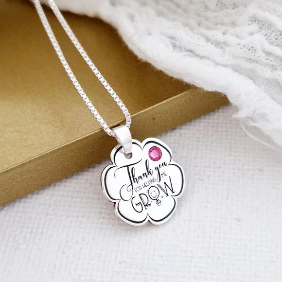 GROW Nyaklánc - Oktatók/Tanárok - Személyre Szabott Szöveggel és Swarovski Kristállyal - 925 Sterling Ezüst