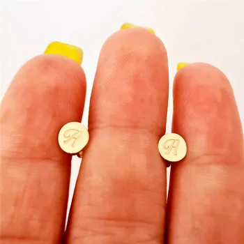 14K Baba Érme Fülbevaló Monogrammal
