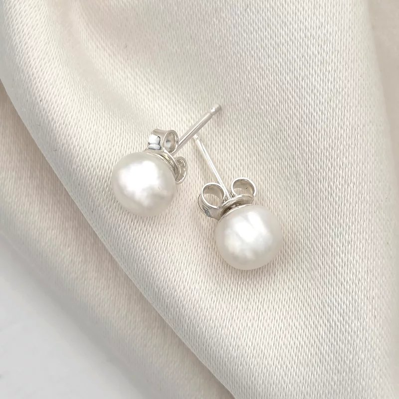 Gyöngy Fülbevaló – Fehér Elegancia Cseppjei – 925 Sterling Ezüstből