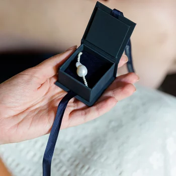 Gyöngy Nyaklánc - Makulátlan Elegancia - Apró gyöngysor egy barokk gyöngy medállal - 925 Sterling Ezüst Karabíner Zár