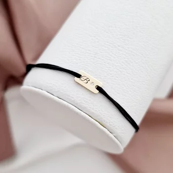 14K Lemez Monogram Karkötő Gyémánttal és állítható zsinórral