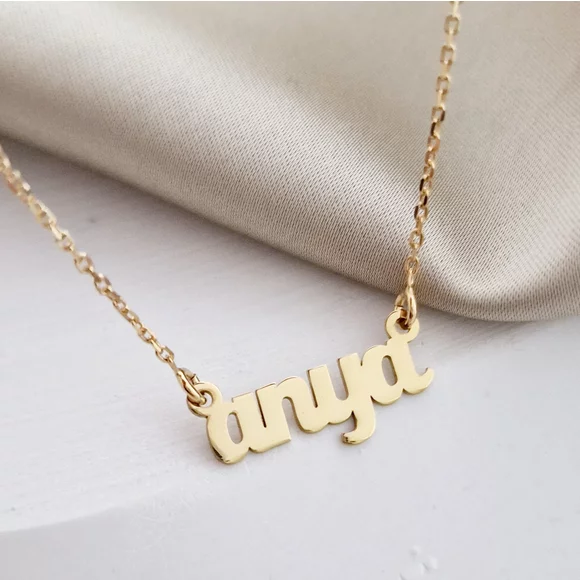 Legszebb Szó Nyaklánc -  18K Sárga Aranyozott 925 Sterling Ezüst Név - Körkapocs
