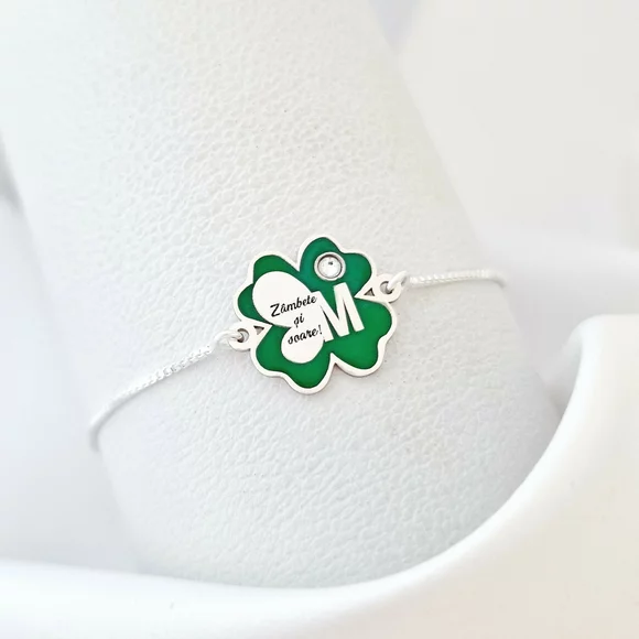 Lóhere Karkötő Kezdőbetűvel – 925 Sterling Ezüst - Zöld Tűzzománc & Swarovski Kristály - Csúszó Szabályzó