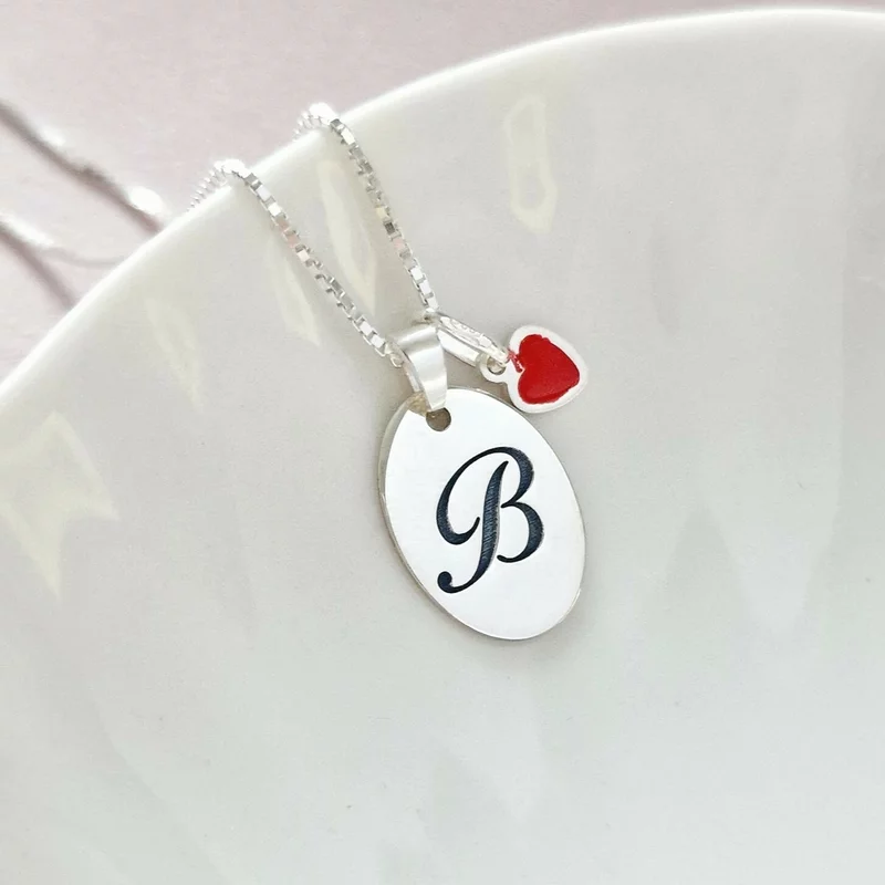 Love Initial Nyaklánc – Ovális Medál és Szív Charm – 925 Sterling Ezüst