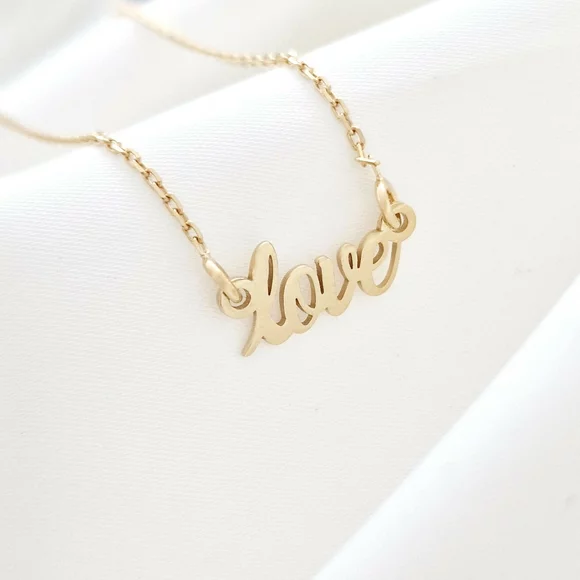 LOVE Nyaklánc - 18K Sárga Aranyozott 925 Sterling Ezüst - Körkapocs