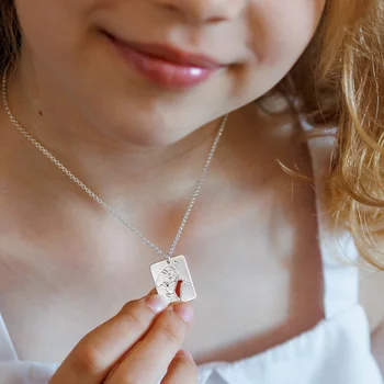 MARIA lánc Our Children kollekció - Lány medál piros sállal - Ezüst 925 és zománc