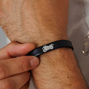 Ezüst Motoros Bőr Karkötő makramé zsinórral