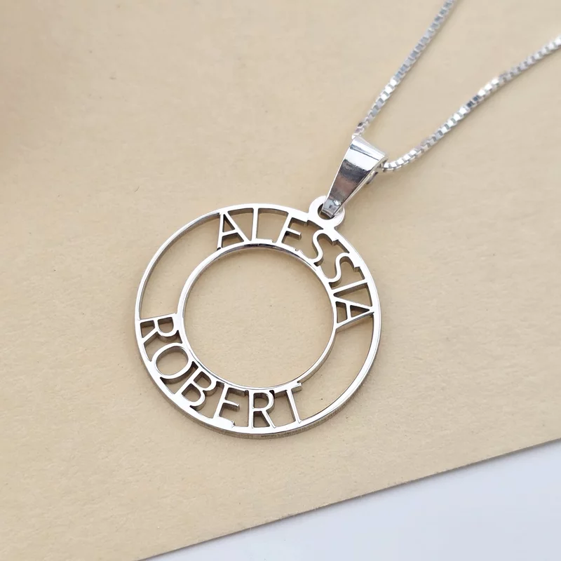 Neves Korong Nyaklánc – Két Kivágott Név – 925 Sterling Ezüst