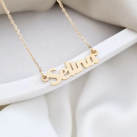 Neves Nyaklánc - 18K Sárga Aranyozott 925 Sterling Ezüst Név - Körkapocs