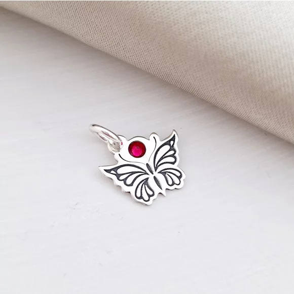 Pillangó medál nyitott szárnyakkal - Ezüst 925 - Swarovski kristály