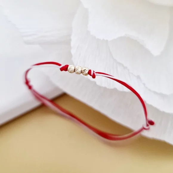 Piros és Fehér Karkötő 3 db 14k arany golyóval