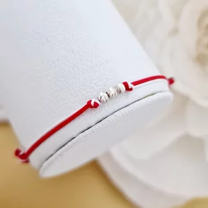 Piros és Fehér Karkötő 3 db ezüst golyóval