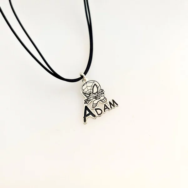 Pókember medál - Névvel - 925-ös Ezüst - Színes zsinór