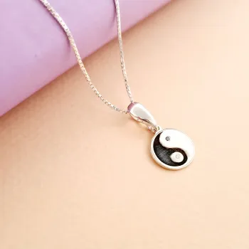 Ezüst Ying Yang Nyaklánc Gyémántokkal