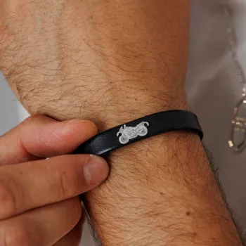Ezüst Motoros Bőr Karkötő makramé zsinórral