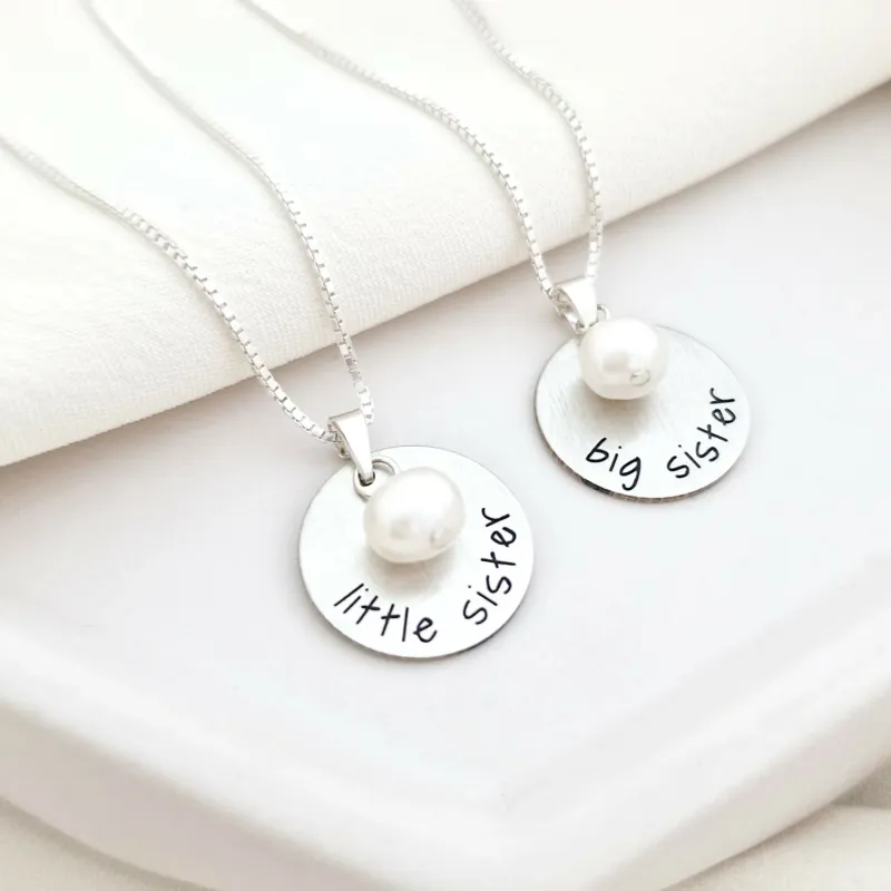 Big & Little Sister Nyaklánc Szett – 925 Sterling Ezüst és Gyöngycsepp Charm
