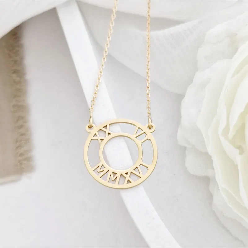 Római Kör Nyaklánc - Medál Születési Dátum Római Számokkal - 18K Sárga Aranyozott 925 Sterling Ezüst - Körkapocs