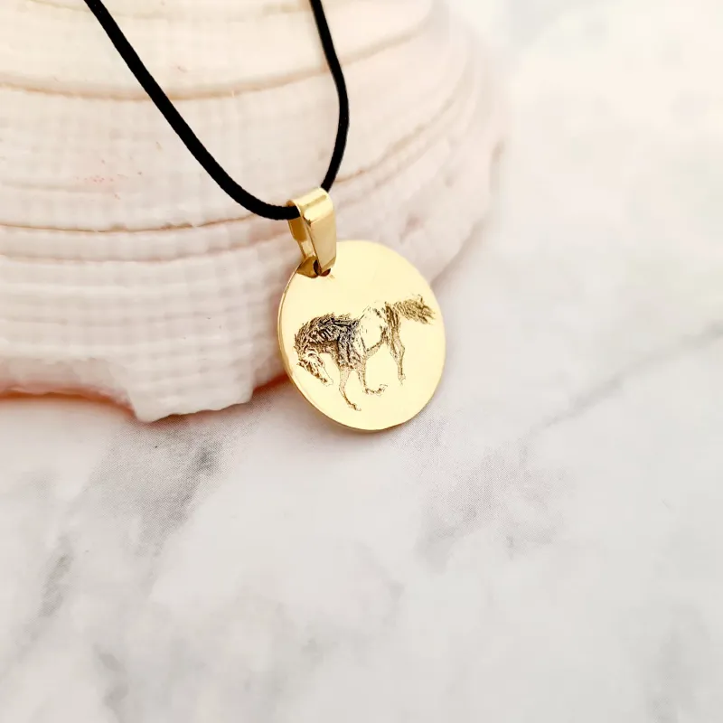14K Érme Medál Gravírozott Lóval