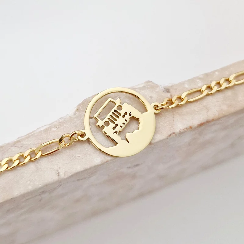 Személyre Szabható Férfi Karkötő – Kivágott Terepjáró Érme – 18K Sárga Aranyozott 925-ös Sterling Ezüst – Férfi Lánc