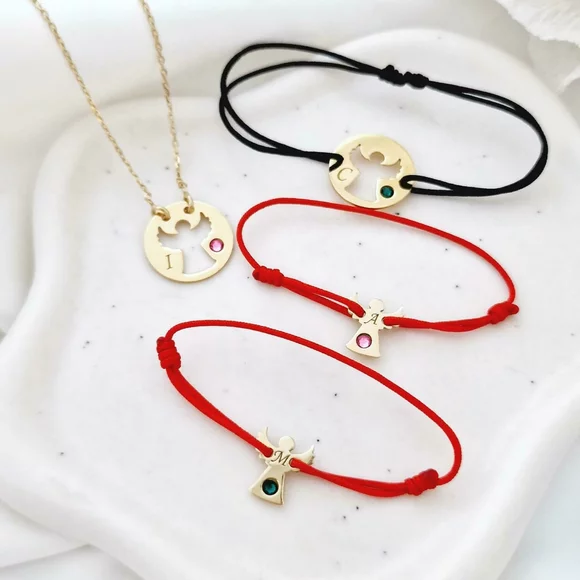 Személyre szabott családi ékszerszett – 3 karkötő és 1 nyaklánc – Angyalkák Swarovski kristályokkal – 18K arannyal bevont 925-ös ezüst – Állítható zsinór