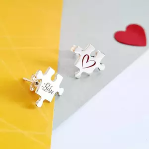 Személyre szabott fülbevaló - Gravírozott/színes zománccal díszített puzzle darab - Ezüst 925 - csavaros záródás