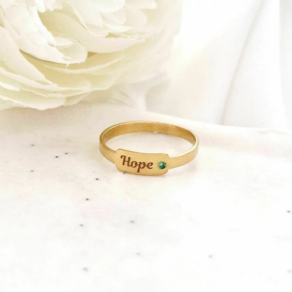 Személyre szabott gyűrű - A Személyiség Rezgései - Gyűrű Névvel és 1 Drágakővel - 925-ös Ezüst 18K Sárga arany bevonattal