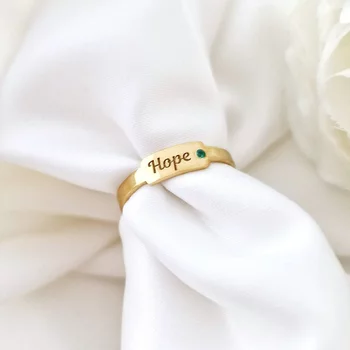 Személyre szabott gyűrű - A Személyiség Rezgései - Gyűrű Névvel és 1 Drágakővel - 925-ös Ezüst 18K Sárga arany bevonattal