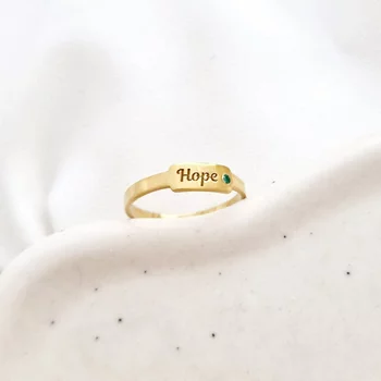 Személyre szabott gyűrű - A Személyiség Rezgései - Gyűrű Névvel és 1 Drágakővel - 925-ös Ezüst 18K Sárga arany bevonattal