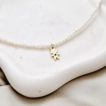 Személyre szabott karkötő - Az Ártatlanság Rezgései - Gyöngysor és Kisfiú Charm Szafírral - 925-ös Ezüst 18K Sárga arany bevonattal