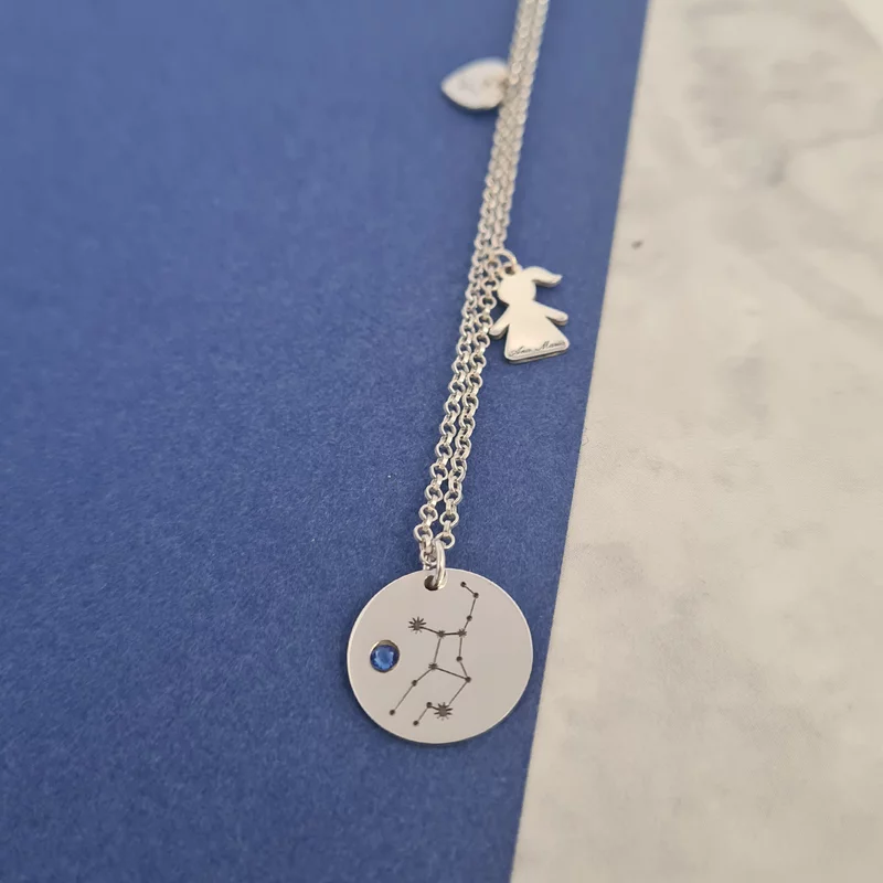 Személyre szabott lánc - 3 elem - Érme csillagképgel, szív kezdőbetűvel és névvel ellátott sziluett - Ezüst 925 - Swarovski kristály
