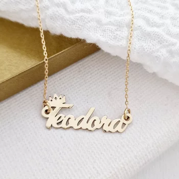 Személyre szabott lánc 7-8 betűs névvel és korona szimbólummal - Elegáns betűtípus - 9K arany