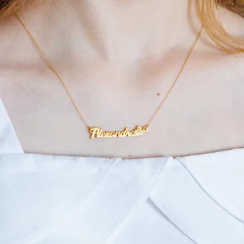 14K Pillangó Név Nyaklánc Gyémánttal - 9 betű