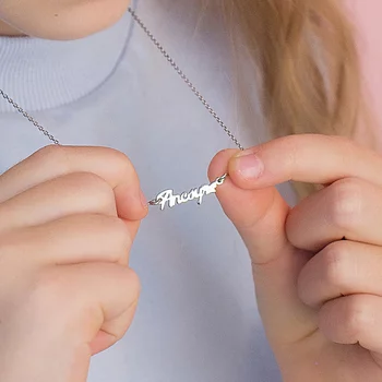 Személyre szabott lánc névvel és szív szimbólummal - Elegáns betűtípus - Ezüst 925