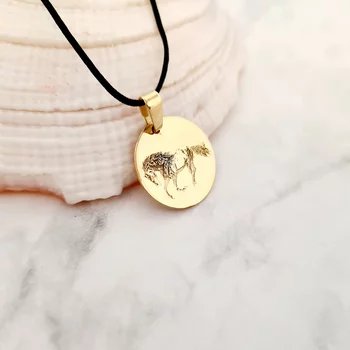 14K Érme Medál Gravírozott Lóval