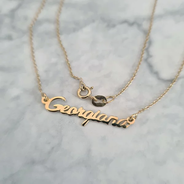 Személyre szabott névlánc – elegáns betűtípus – 925 ezüstözött 18K sárga arannyal