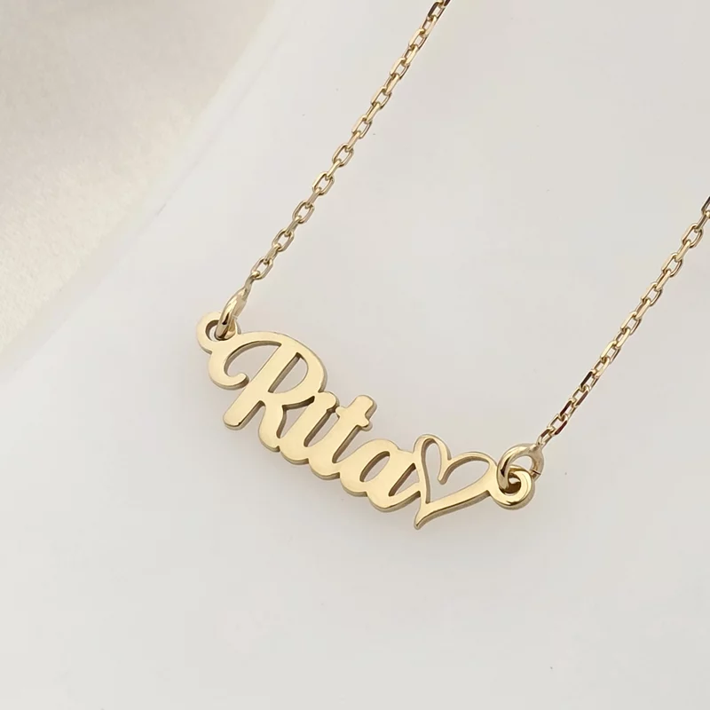 Szives Névnyaklánc – Elegáns Betűtípus – 18K Sárga Aranyozott 925 Sterling Ezüst