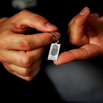 Ujjlenyomattal és üzenettel gravírozott kulcstartó lemez - Ezüst 925