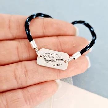VLAD karkötő Gyermek kollekciónk - Lemez könyv- és tollrajzzal - Ezüst 925 - Paracord zsinór
