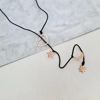 Ezüst Lariat Y Nyaklánc 18K rozé arany bevonattal - 1 Szív és 3 Választott Elem - fekete zsinór