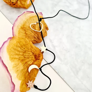 Ezüst Lariat Y Nyaklánc 18K rozé arany bevonattal - 1 Szív és 3 Választott Elem - fekete zsinór